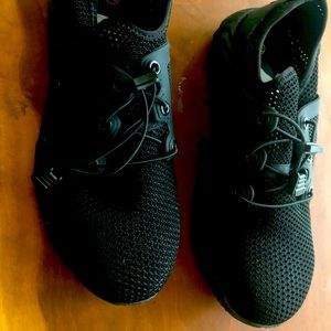 Invincible women’s defender shoe